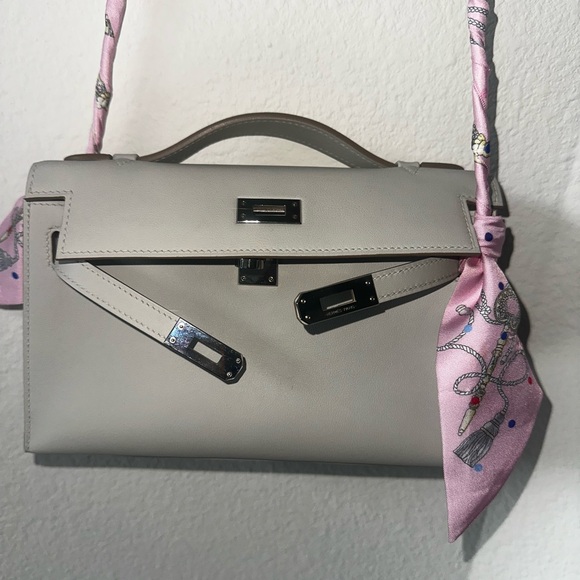 Elegant Cream Shoulder Bag - Picture 3 of 11